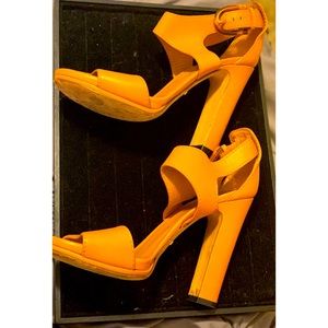 Gucci sandals ( yellow)
